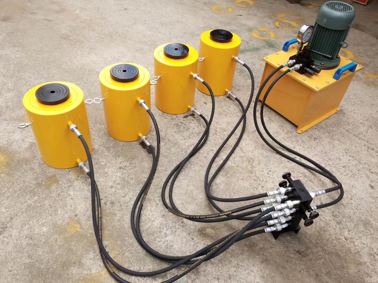 DYG630-200同步電動液壓千斤頂